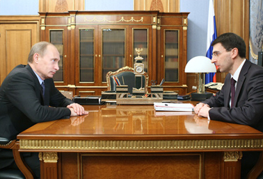В новом поручении Владимира Путина говорится о разработке долгосрочной целевой программы «Информационное общество» на 2011-2018 гг.